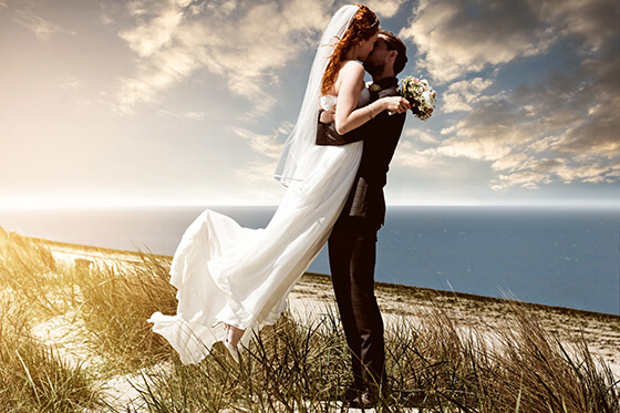 Hier sehen Sie ein Brautpaar in ihren Flitterwochen, bei denen Ihnen INTERLINE gern behilflich ist.